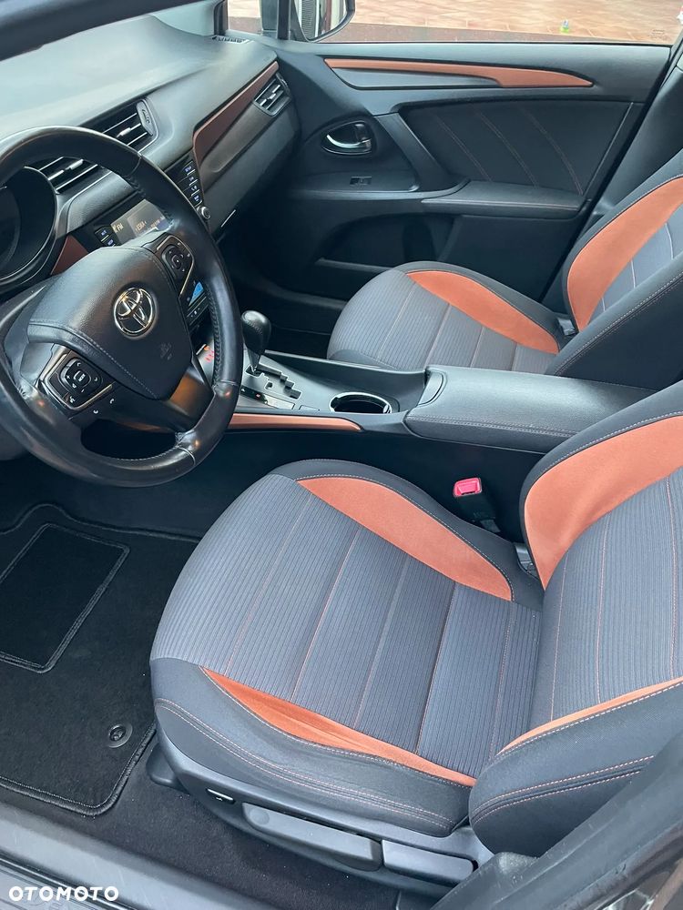 Toyota Avensis 1.8 Premium MS - 18