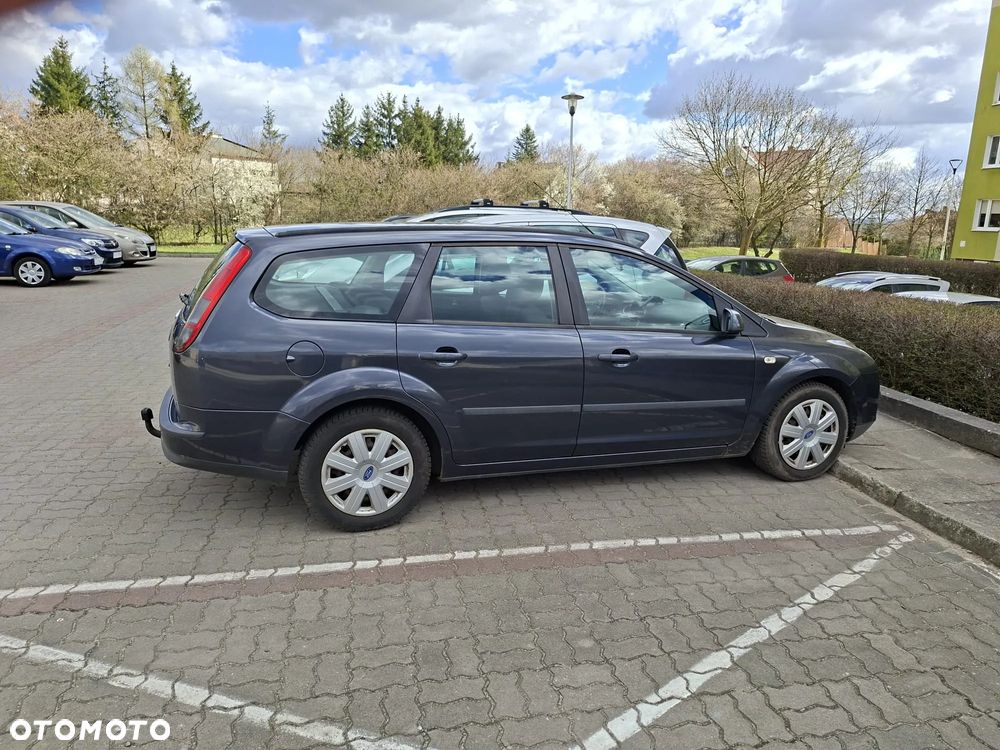 Ford Focus 1.6 16V Ambiente - 3