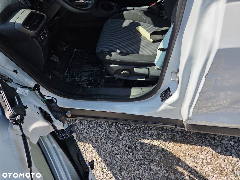 Ford Transit Courier - 16