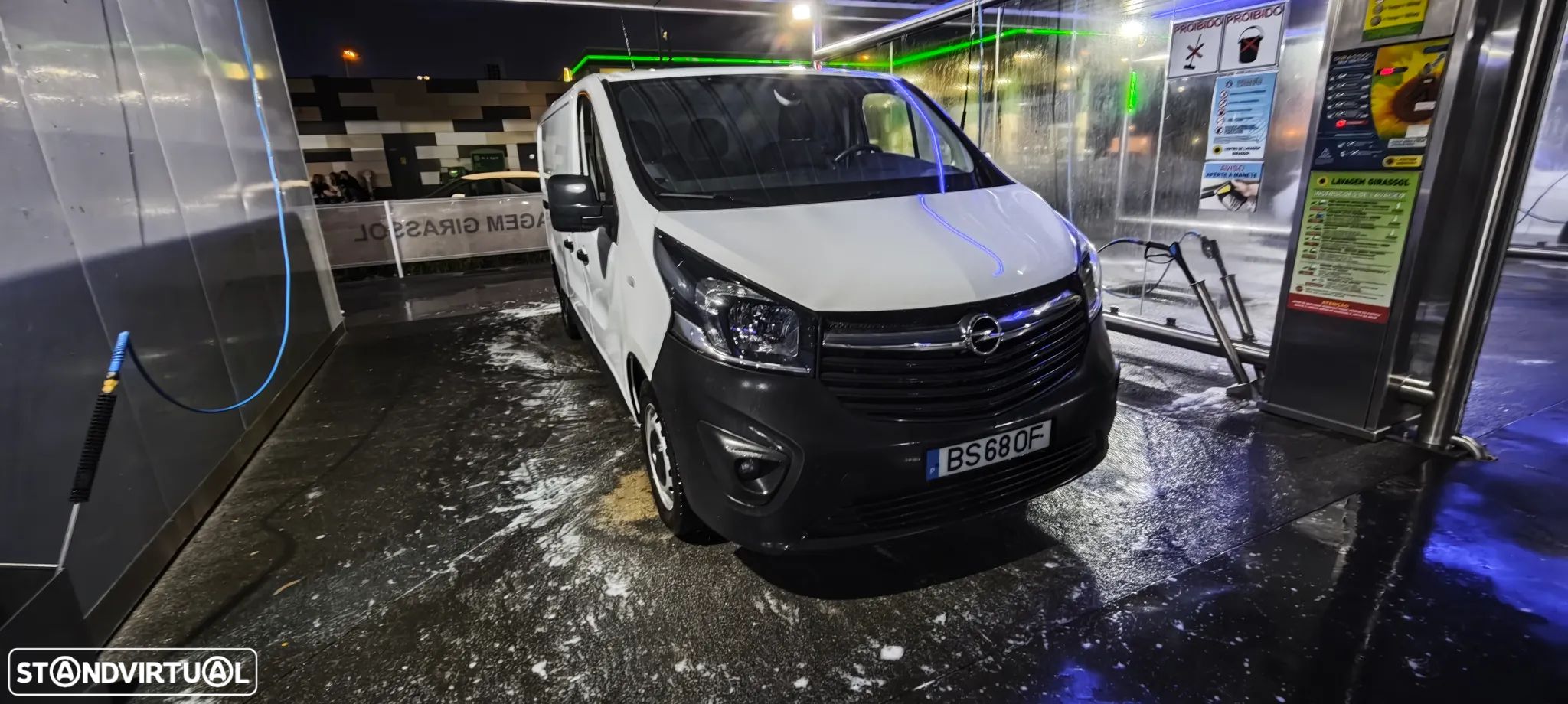 Opel Vivaro - 1