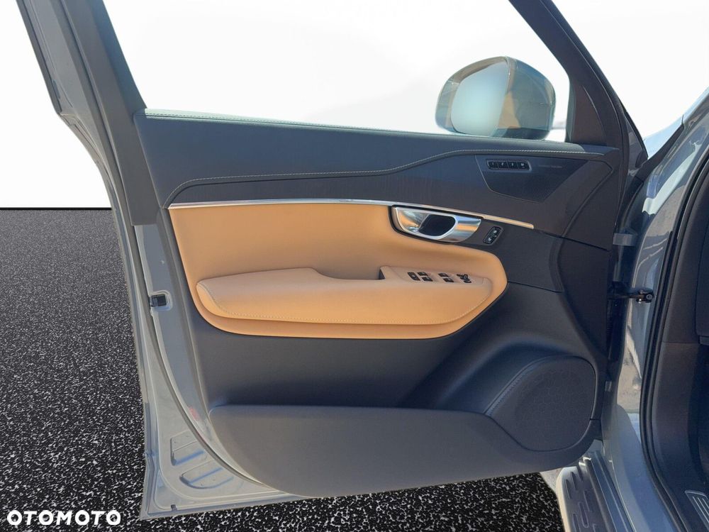 Volvo XC 90 - 25