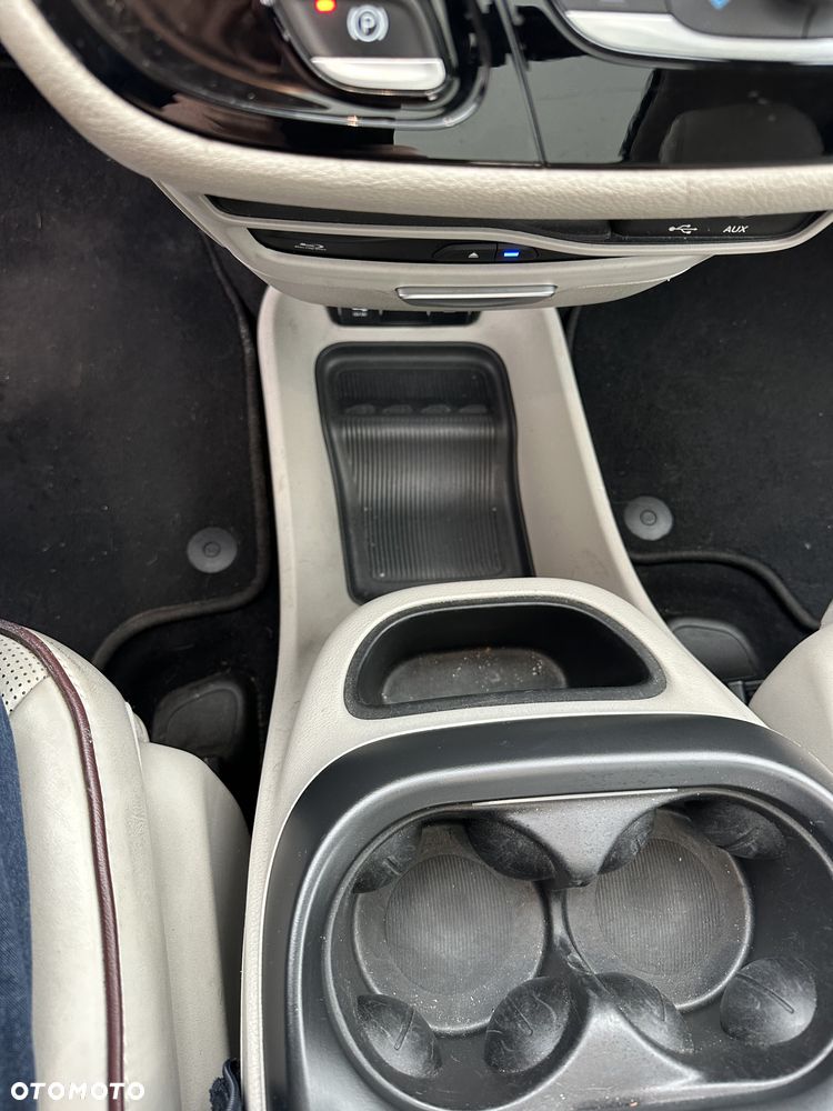 Chrysler Pacifica - 23
