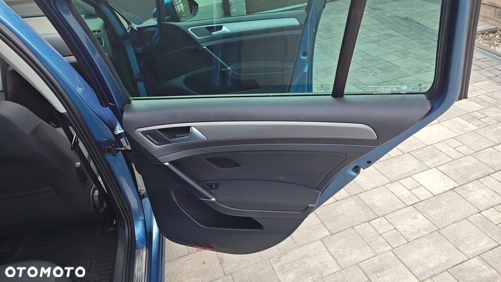 Volkswagen Golf VI 1.6 TDI BlueMot Comfortline - 19