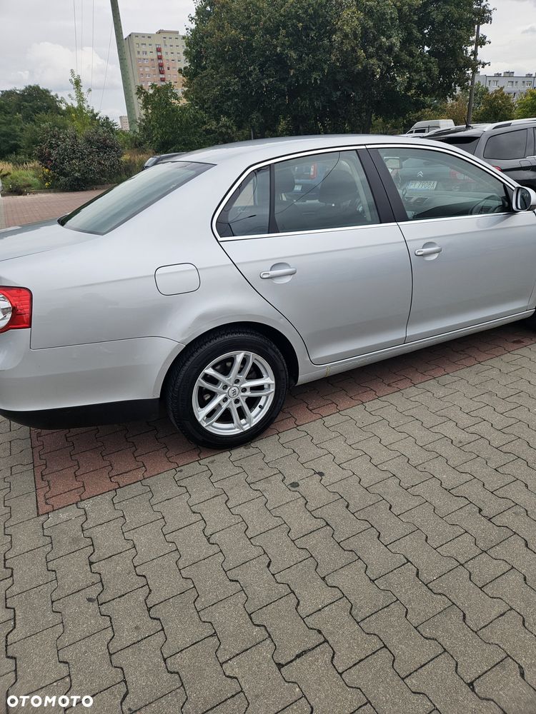 Volkswagen Jetta - 6