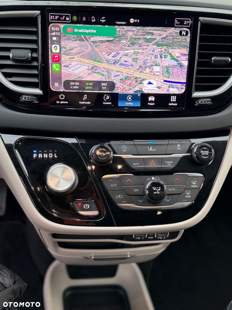 Chrysler Pacifica - 13