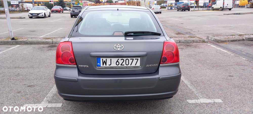 Toyota Avensis - 4