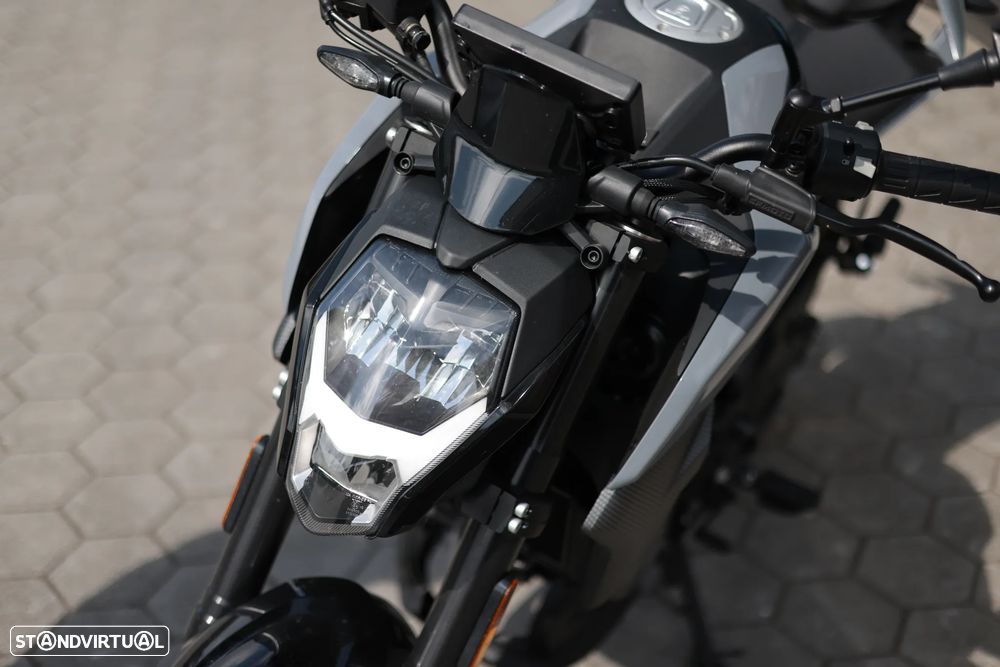 CF Moto 300NK - 4