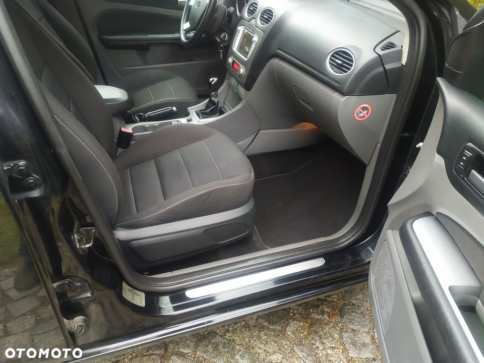 Ford Focus ver-1-6-16v-titanium - 7