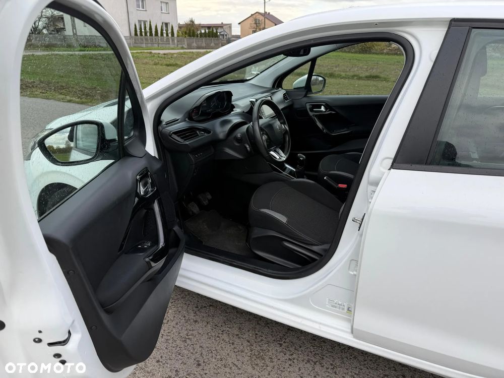 Peugeot 208 - 3