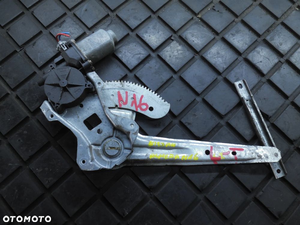 NISSAN ALMERA N16 LIFT HB PODNOŚNIK SZYBY LEWY TYŁ - 1