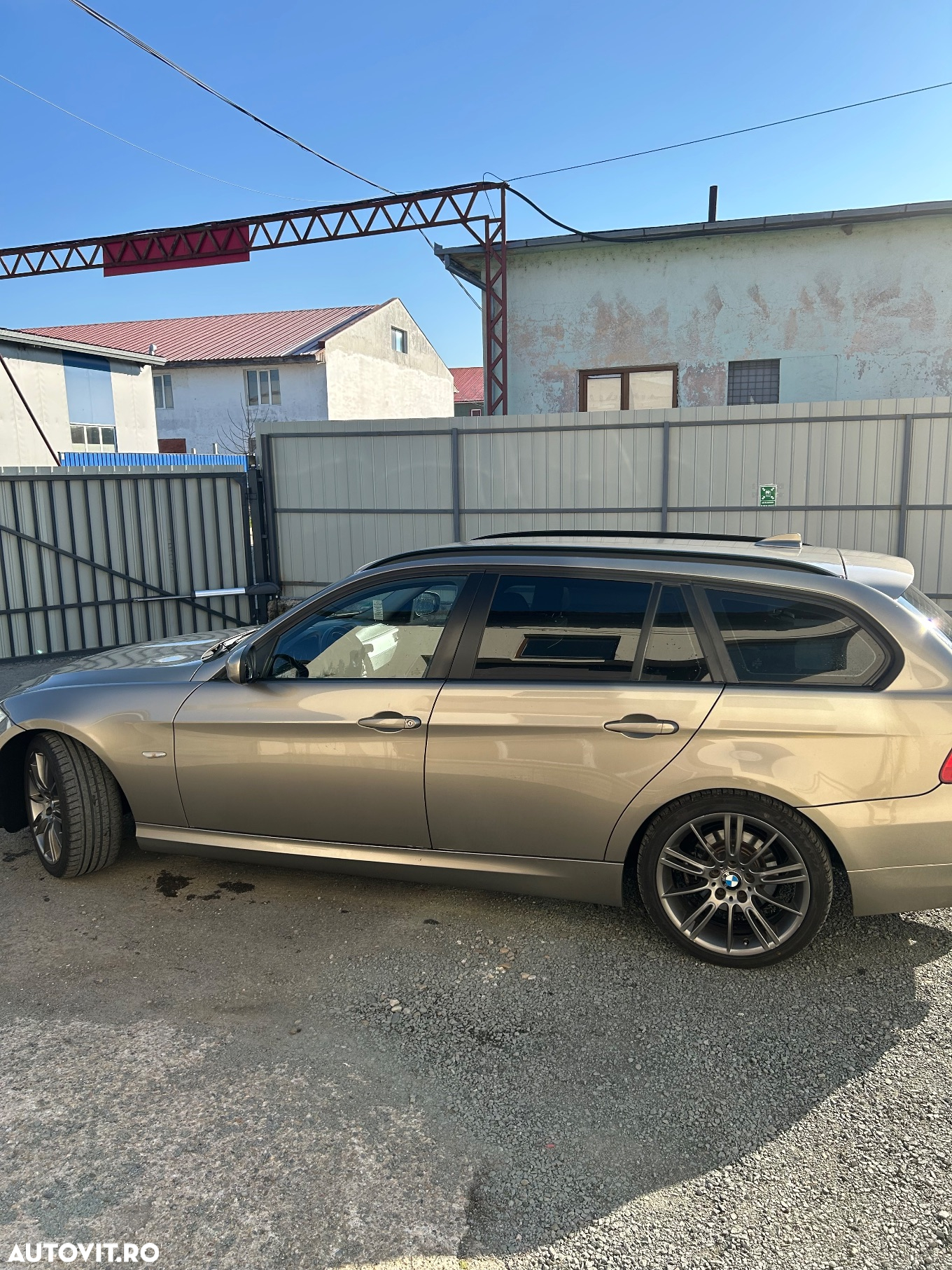 BMW Seria 3 318d DPF Touring Aut. - 4