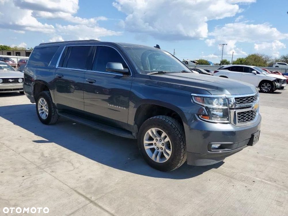 Chevrolet Suburban - 3