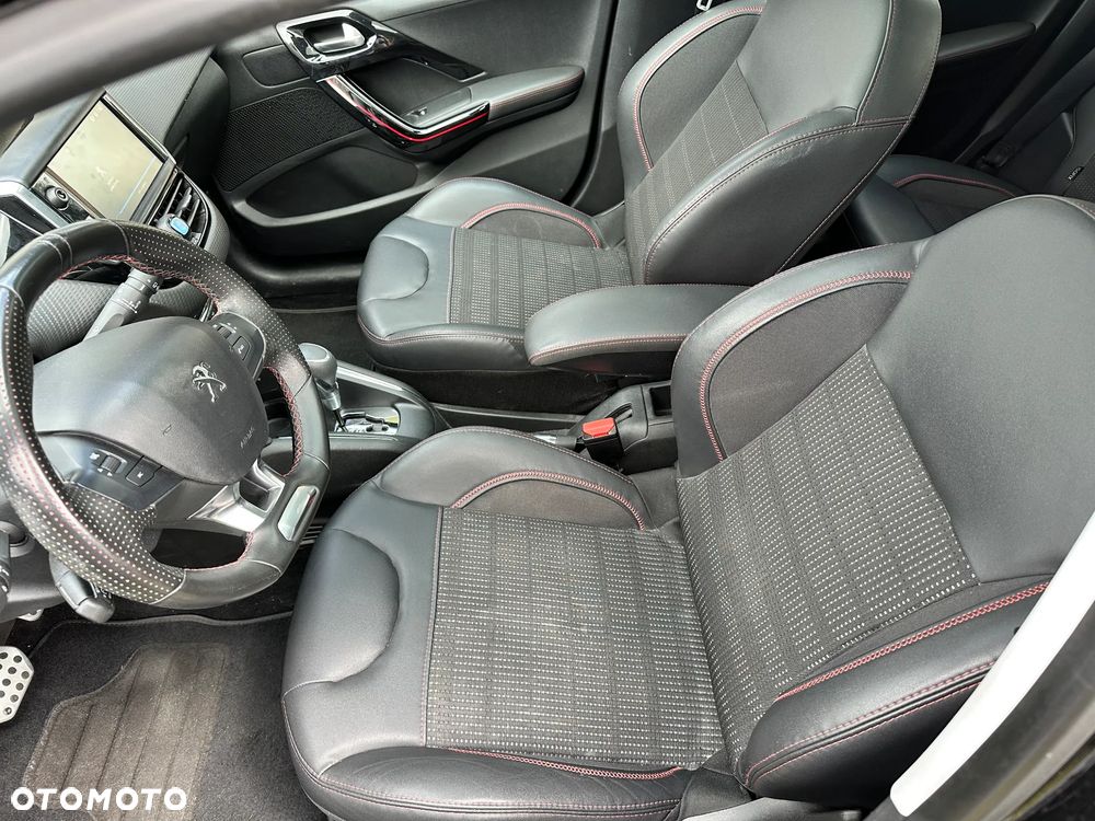 Peugeot 208 - 23