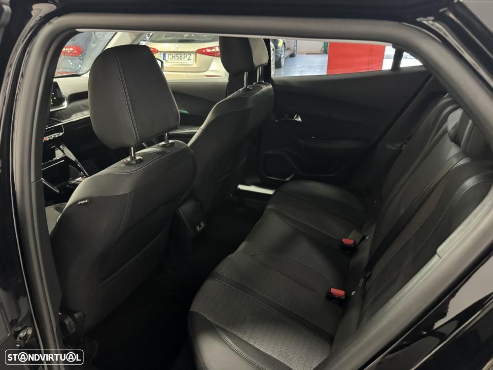 Peugeot 2008 1.2 PureTech Allure EAT8 - 43