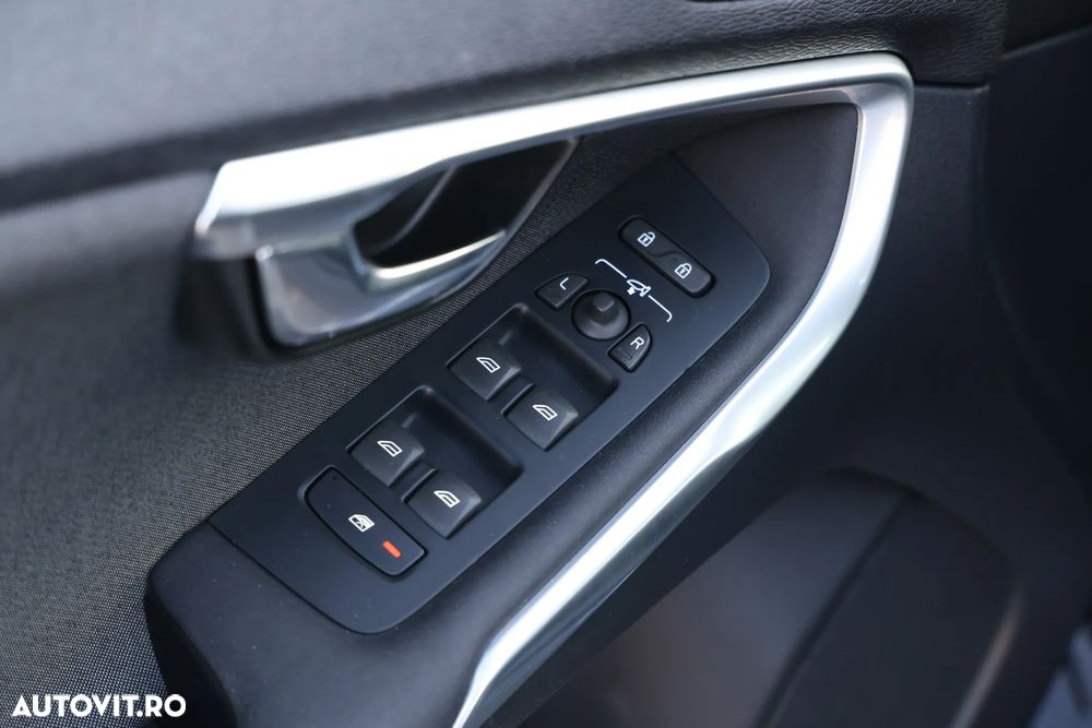 Volvo V40 D3 Geartronic Momentum - 38