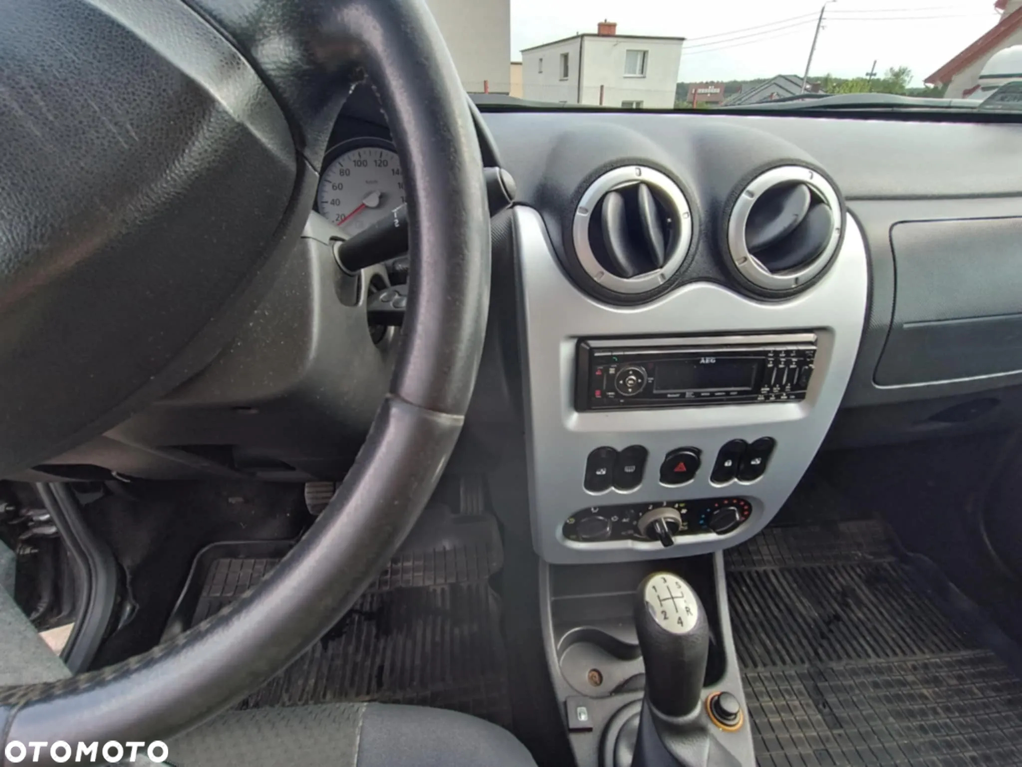 Dacia Sandero - 10
