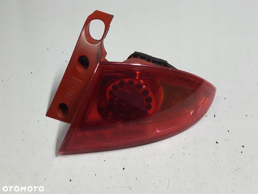 SEAT LEON 2 II 1P LIFT 09-12r LAMPA PRAWA TYŁ TYLNA - 1