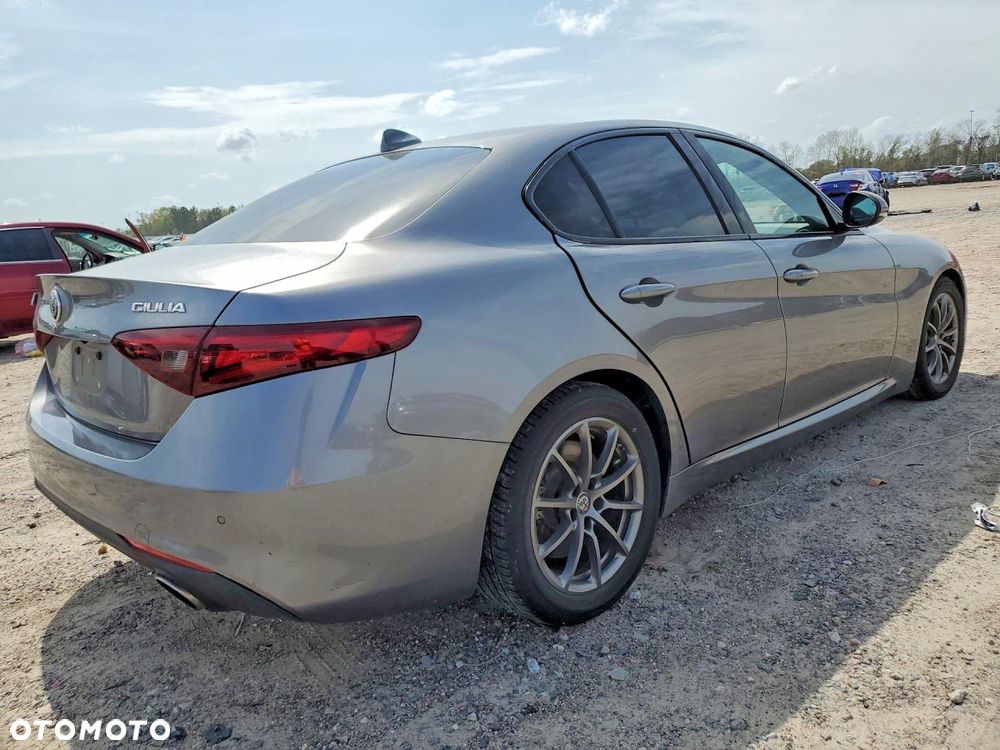 Alfa Romeo Giulia 2.0 Turbo 16V AT8-Q4 Veloce Ti - 3