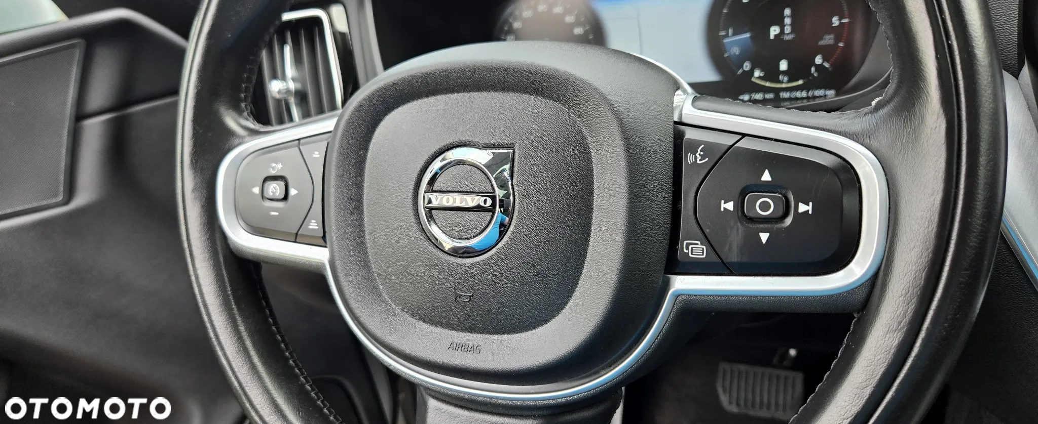 Volvo XC 60 B4 D Plus Dark - 22