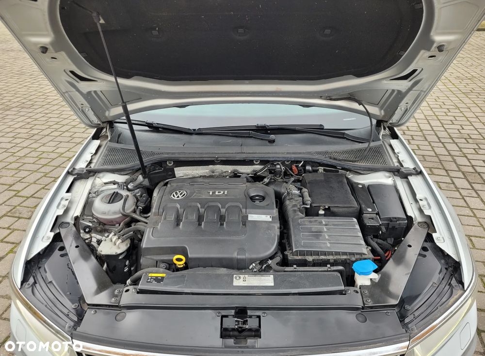 Volkswagen Passat 2.0 TDI (BlueMotion Technology) Highline - 37