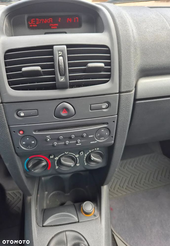 Renault Clio 1.2 16V Authentique - 15