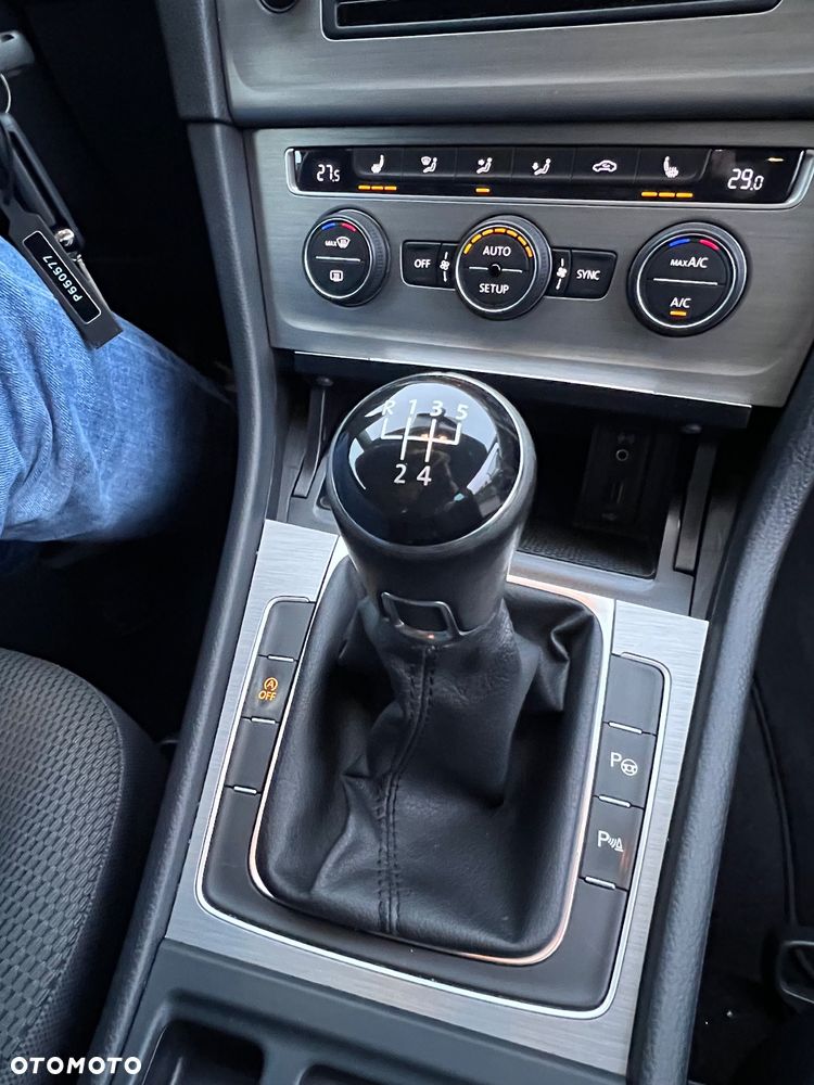 Volkswagen Golf 1.6 TDI BlueMotion Technology Comfortline - 22