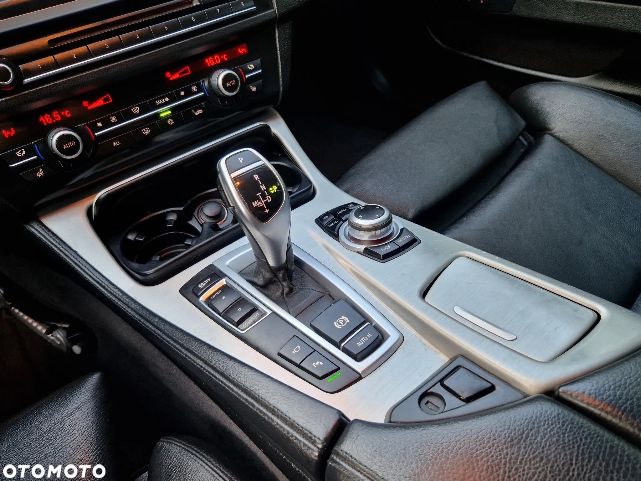 BMW Seria 5 525d xDrive - 32