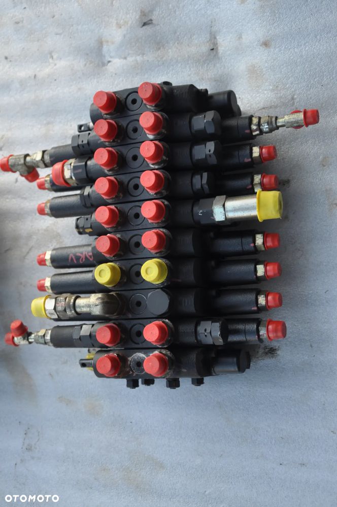 Rozdzielacz hydrauliczny JCB 8025 - 2