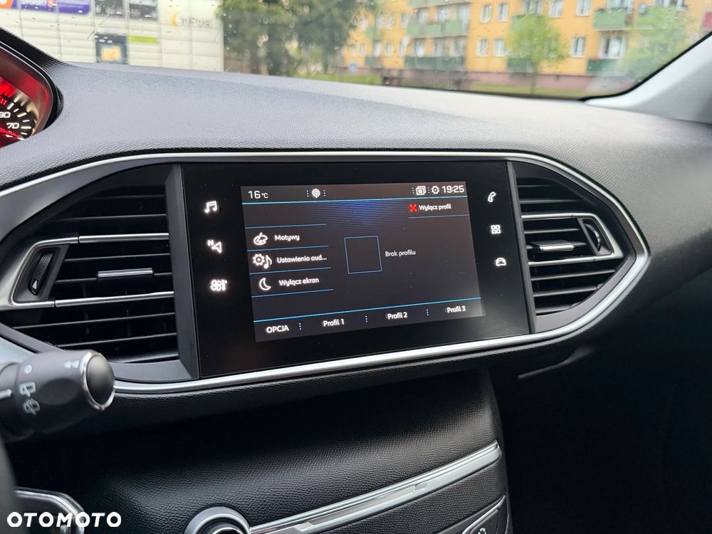 Peugeot 308 BlueHDi 130 EAT8 Business - 28