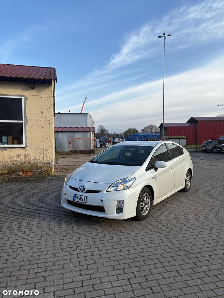 Toyota Prius (Hybrid) - 1