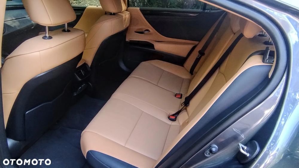 Lexus ES 300h Business Edition - 26