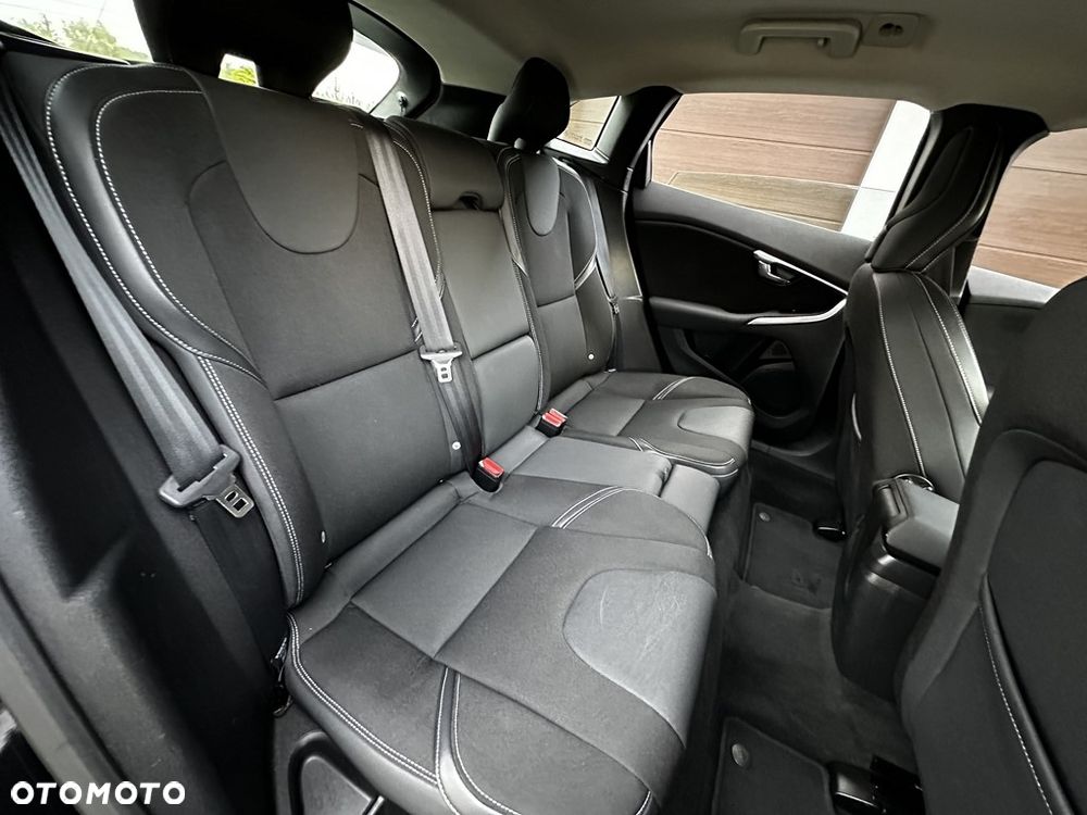 Volvo V40 D2 Drive-E Momentum - 22