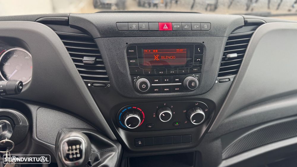 Iveco Daily 3.0 35S16H C/ Plat. Elevatória - 32