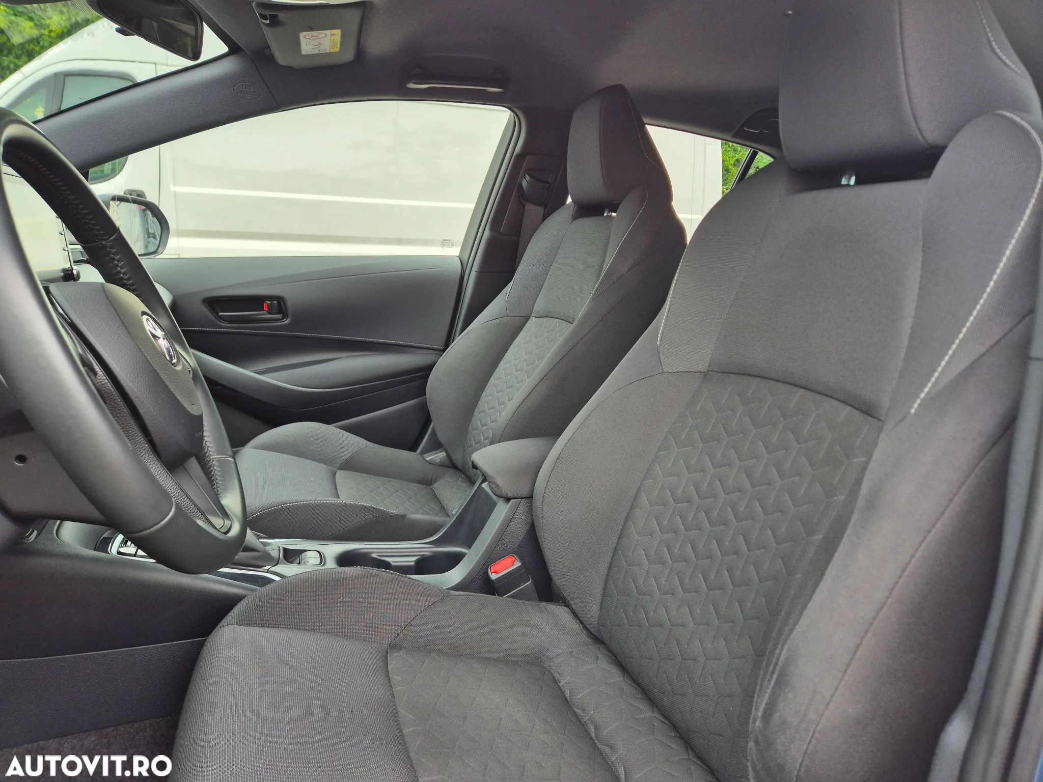 Toyota Corolla 1.8 HSD Business - 12