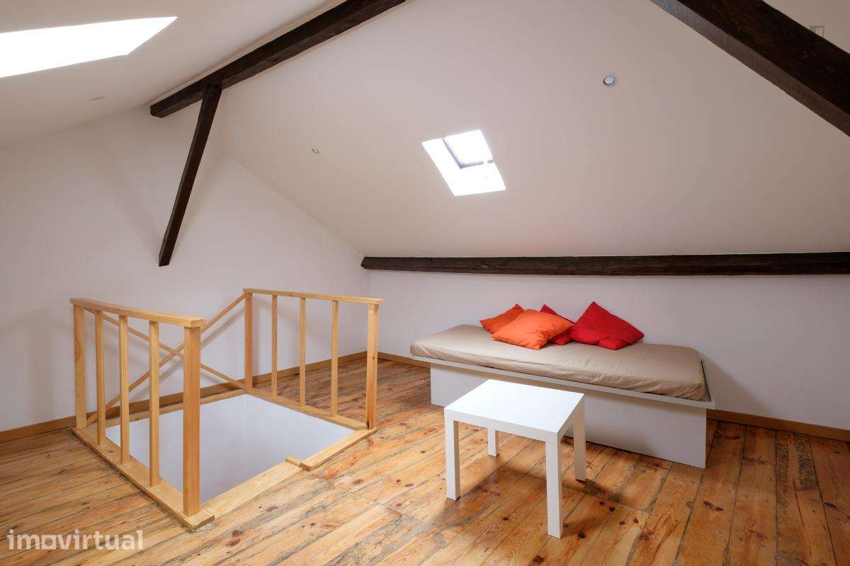 Quarto - localizado em Baixa Coimbra - Grande imagem: 2/10