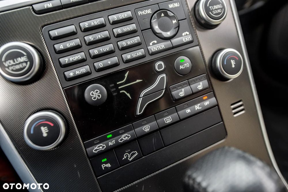 Volvo XC 60 D5 AWD Geartronic Momentum - 25