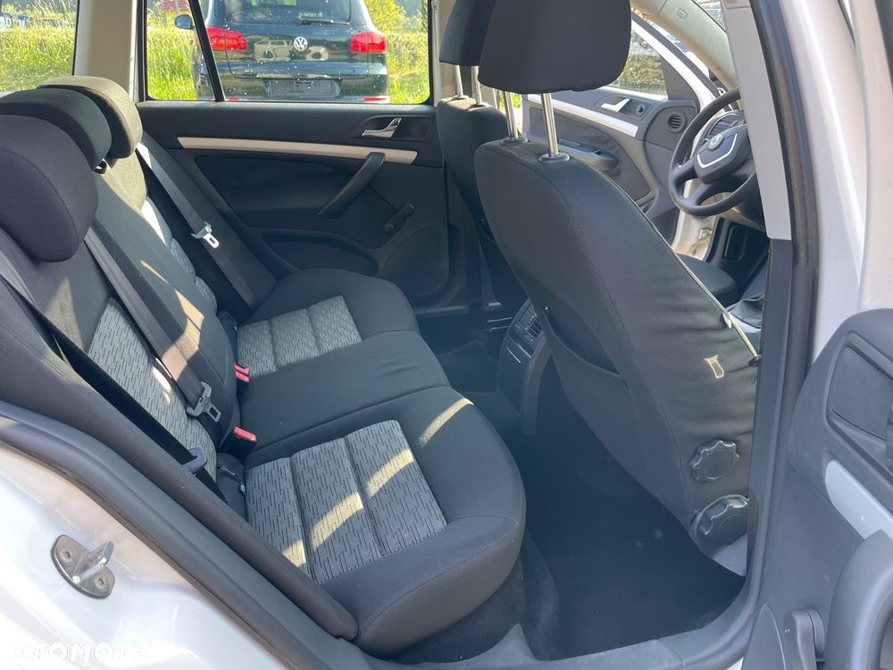 Skoda Octavia 1.6 Combi Style - 15