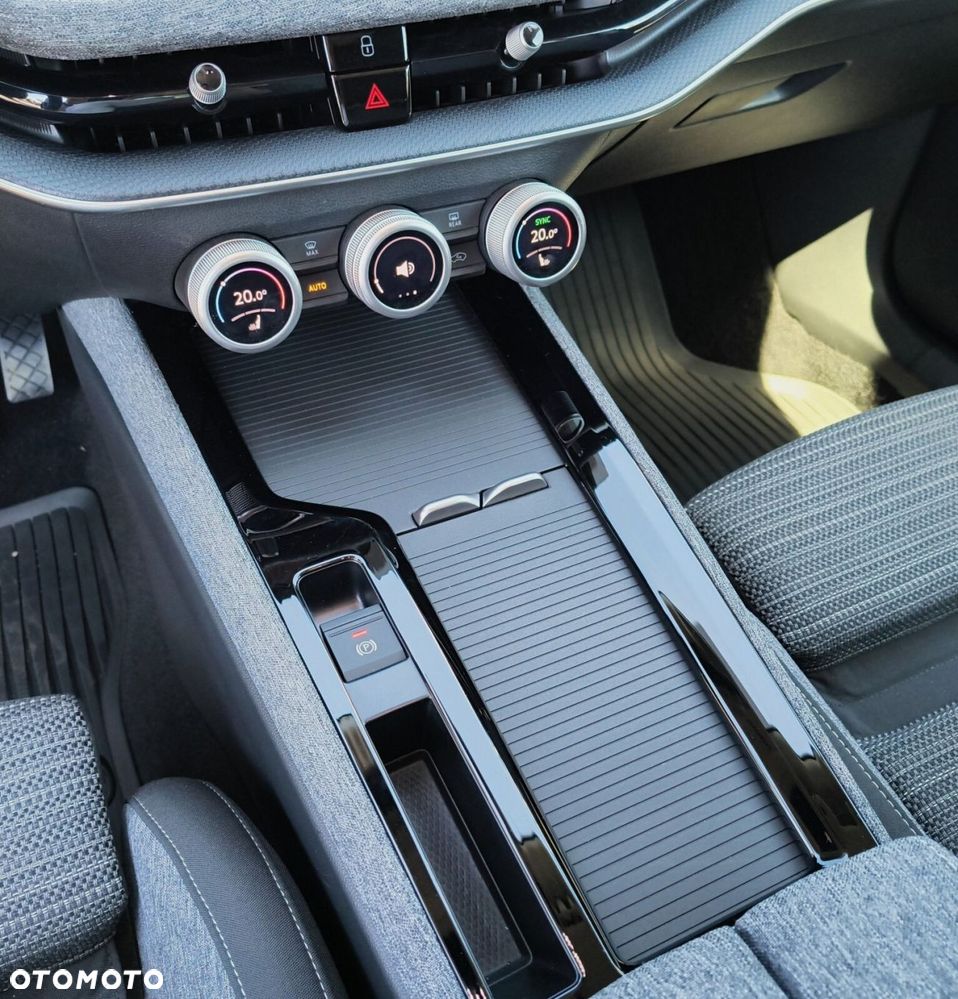 Skoda Superb 2.0 TSI Selection DSG - 22