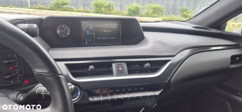 Lexus UX 250h - 16
