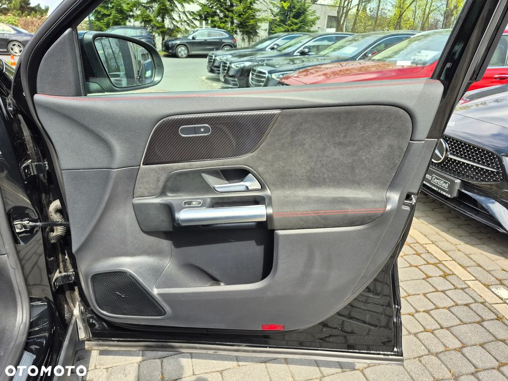 Mercedes-Benz GLA 200 AMG Line - 31