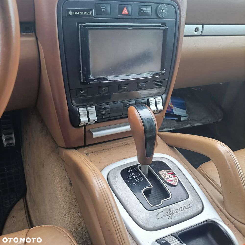 Porsche Cayenne - 16