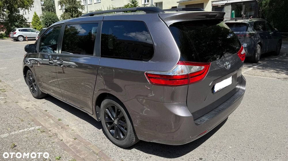 Toyota Sienna 3.5 V6 - 10