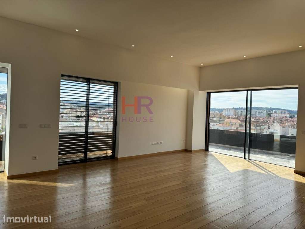 SOLUM VENDE-SE T3+1 EM DUPLEX COM TERRAÇO E GARAGEM. - Grande imagem: 3/60