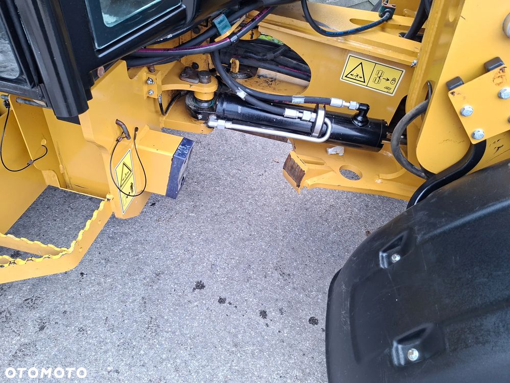 Caterpillar CAT 906 M - 24