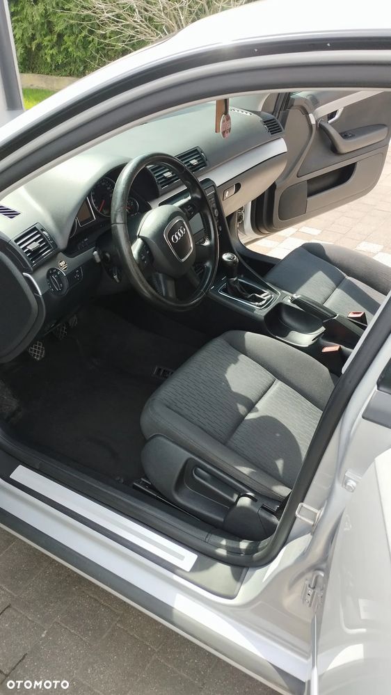 Audi A4 Limousine - 6