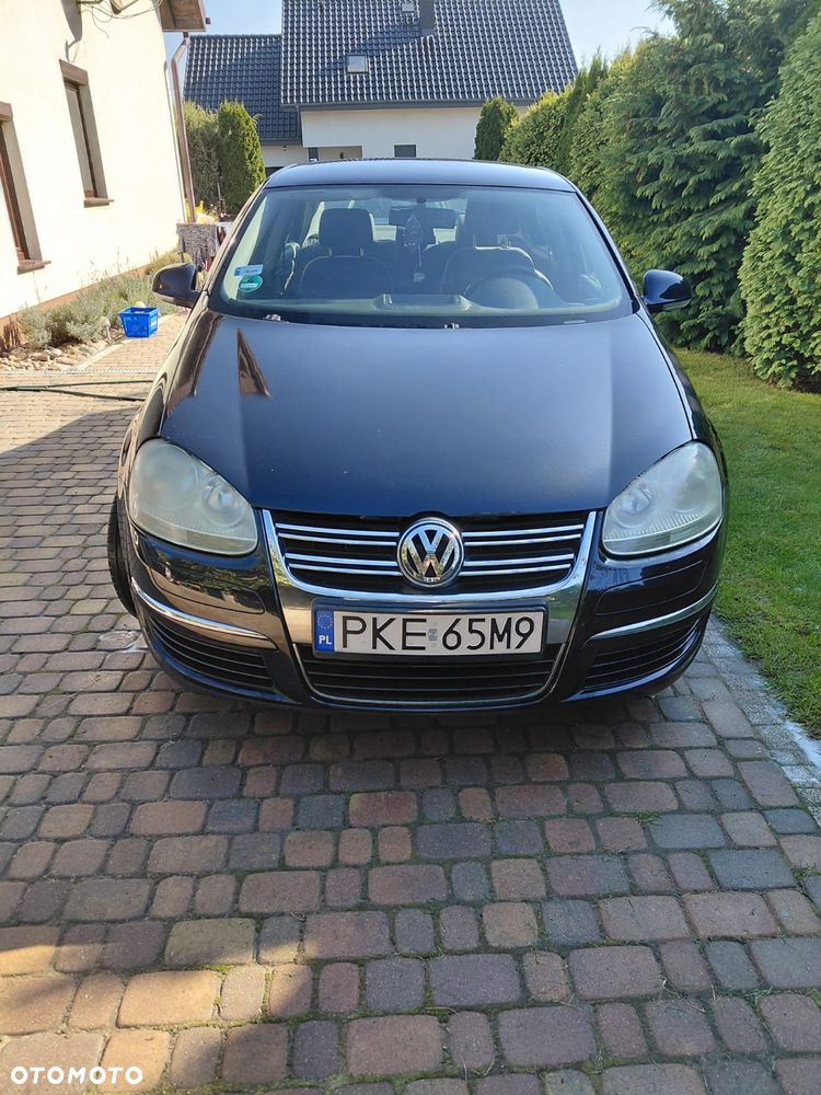 Volkswagen Jetta - 4