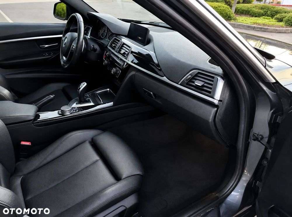 BMW Seria 3 330i xDrive - 8
