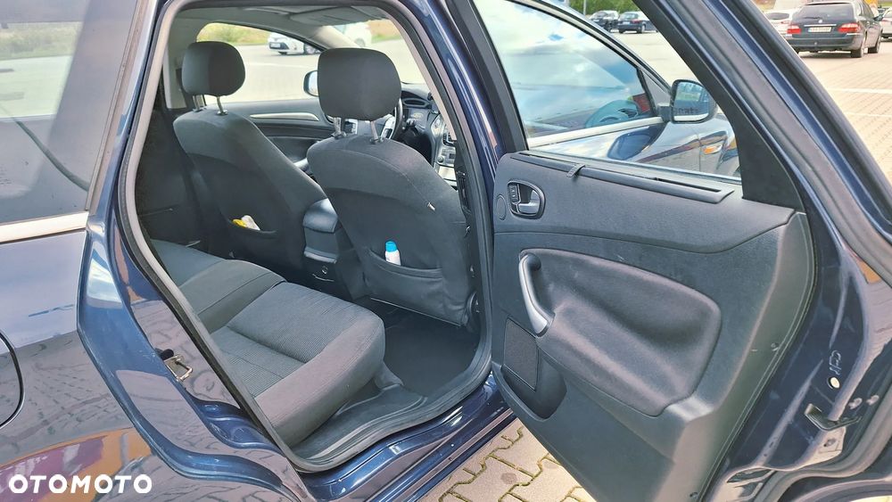 Ford Mondeo 2.0 Ambiente - 12