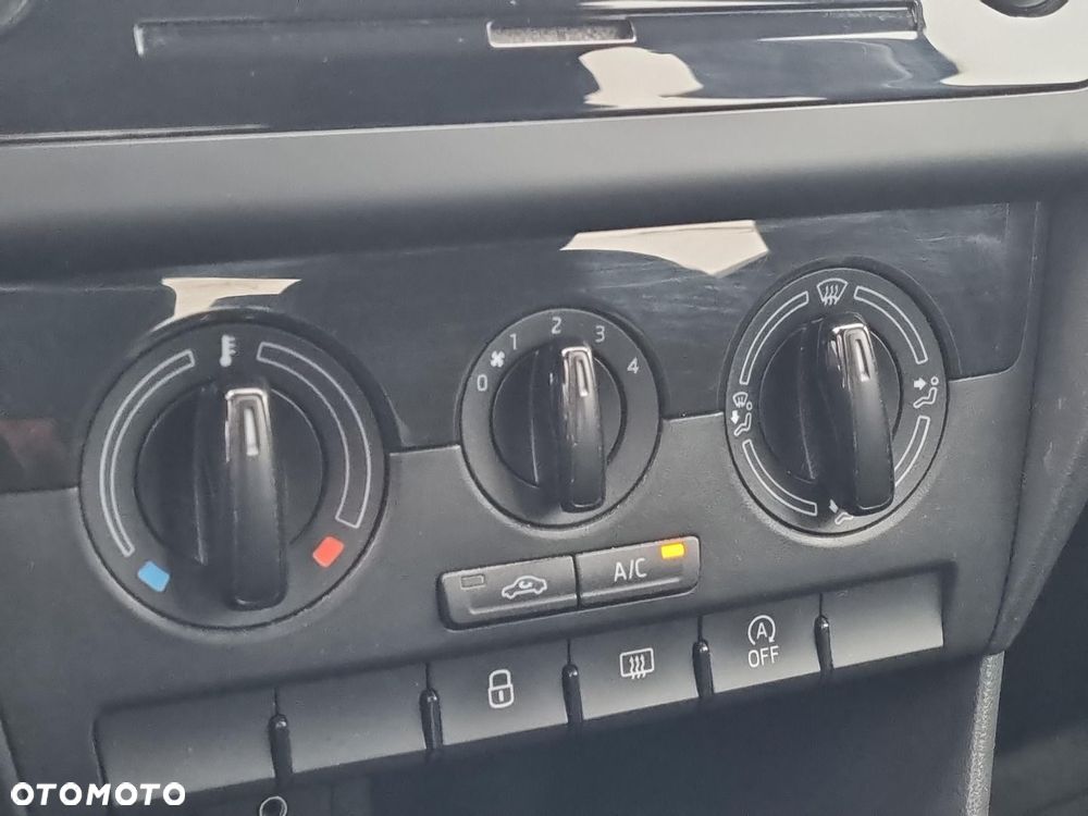 Skoda RAPID 1.0 TSI Ambition - 23