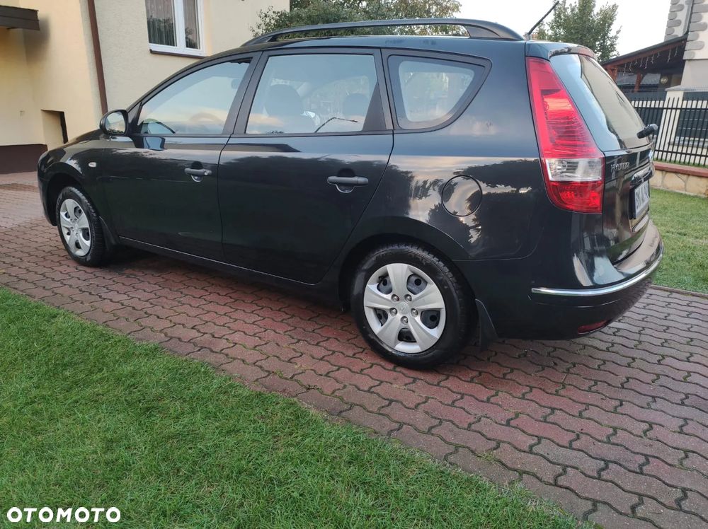 Hyundai i30 1.4 Base + - 6